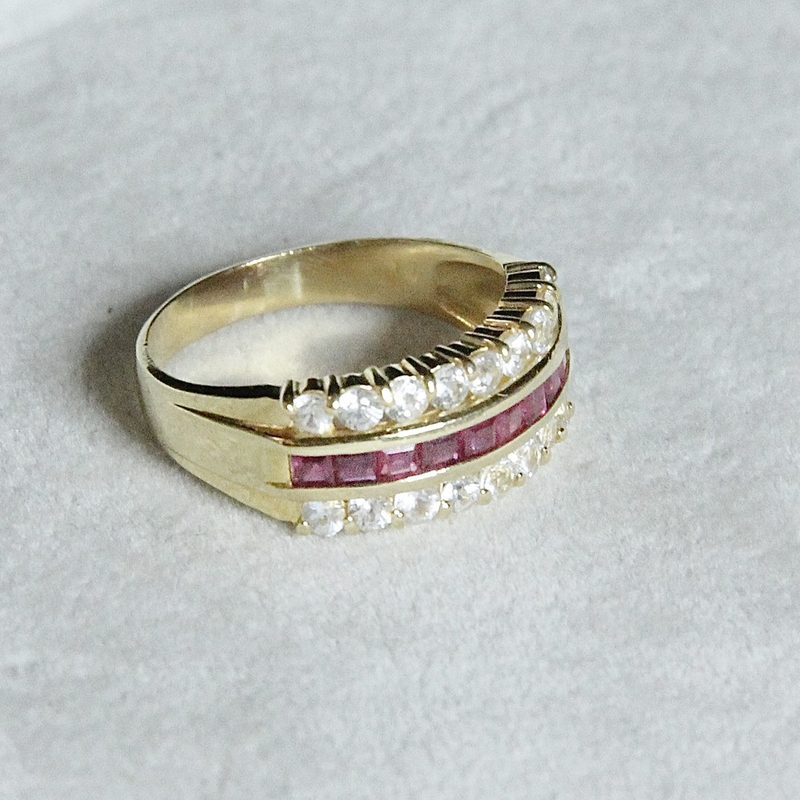 ルビー&ホワイトサファイアリング - K18・R0.34ct・W1.01ct